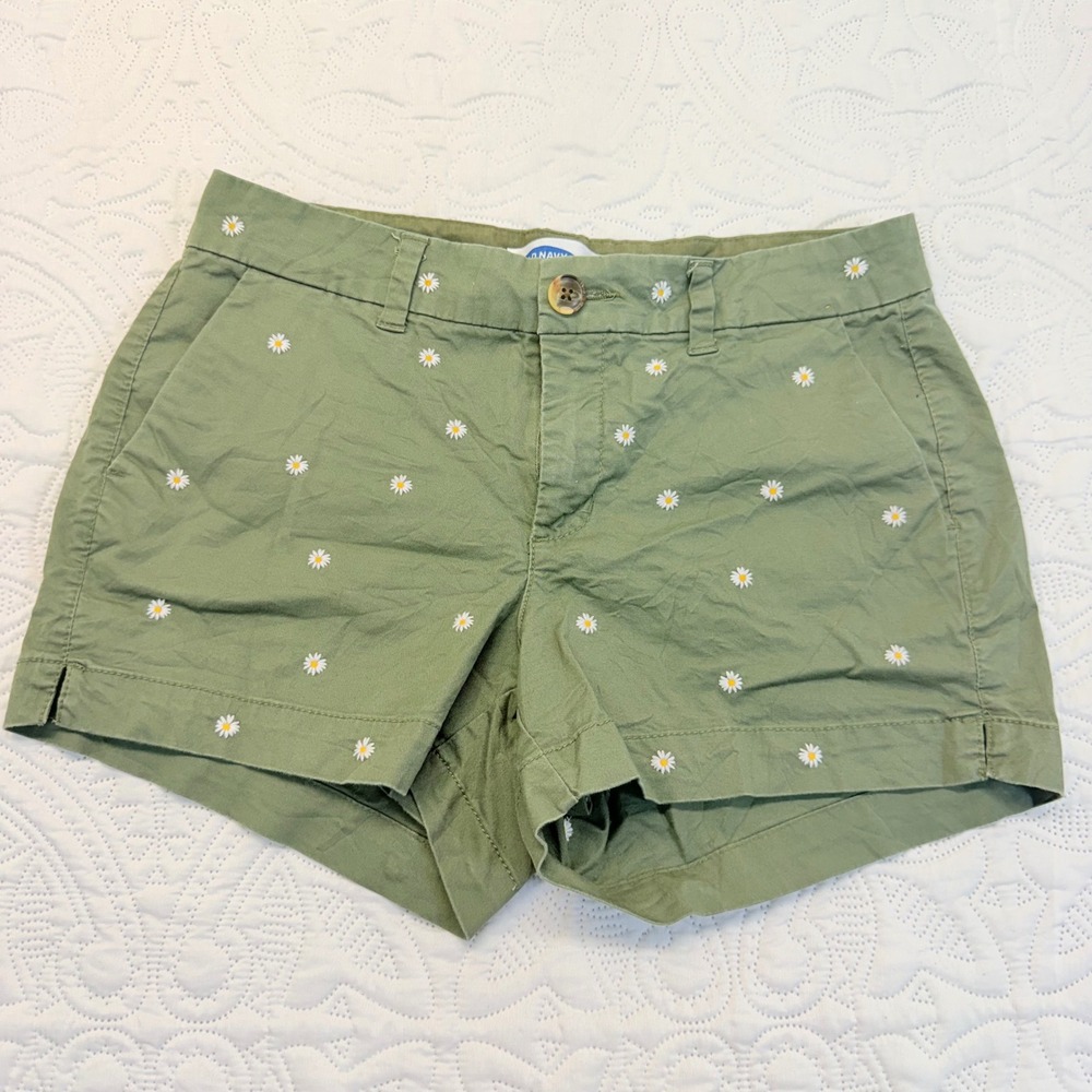 Old Navy Everyday Short Womens 2 Olive Green Daisy Embroidered Mid Rise Chino
